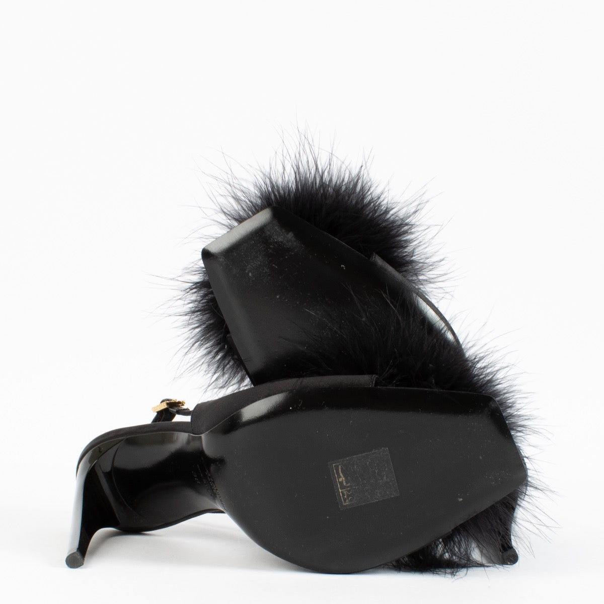 Shop safe online at Labellov in Antwerp, Brussels and Knokke these 100% authentic second hand Saint Laurent Black Satin Mae Slingback Pumps