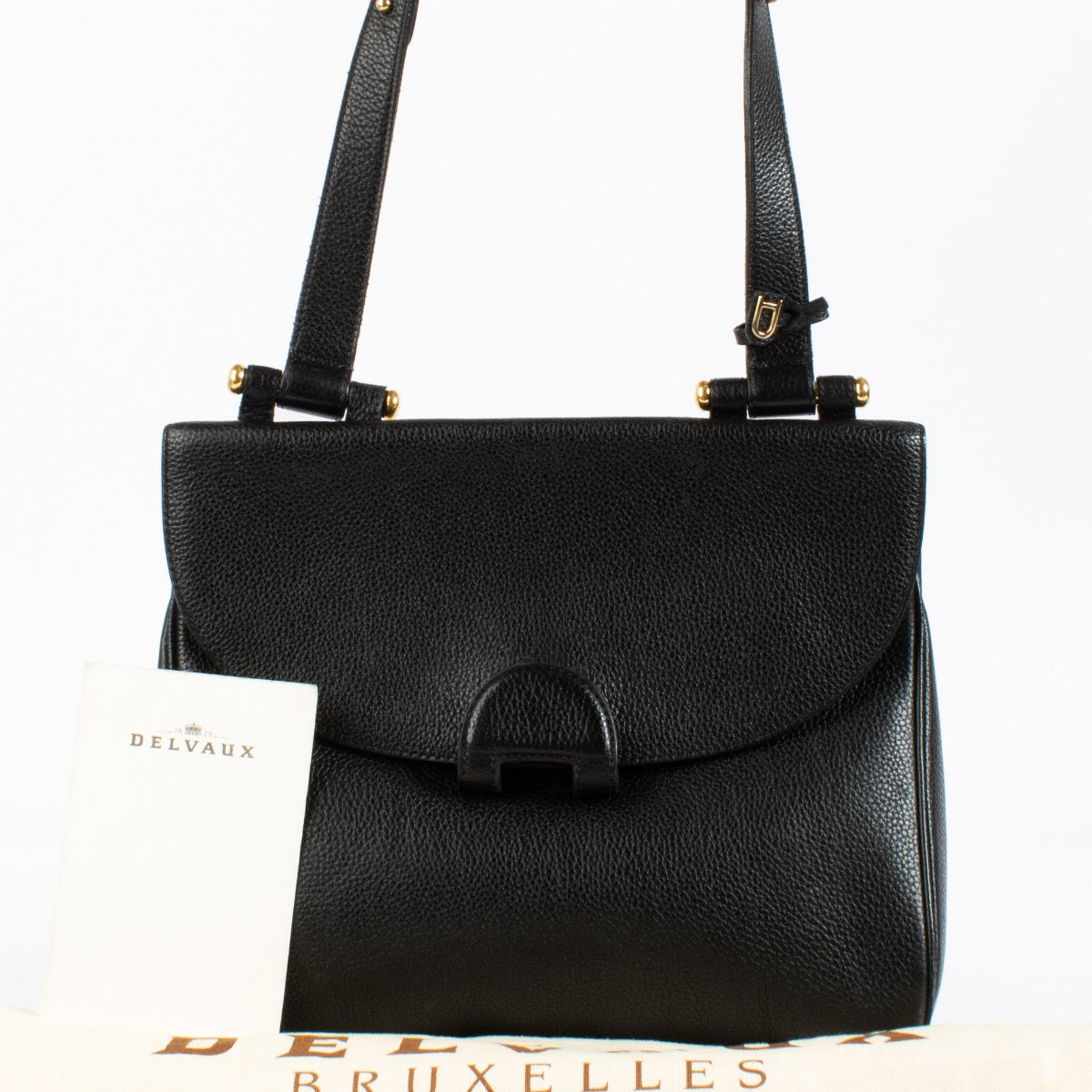 Shop safe online at Labellov in Antwerp, Brussels and KNokke this 100% authentic second hand Delvaux Black Impromptu Shoulder Bag