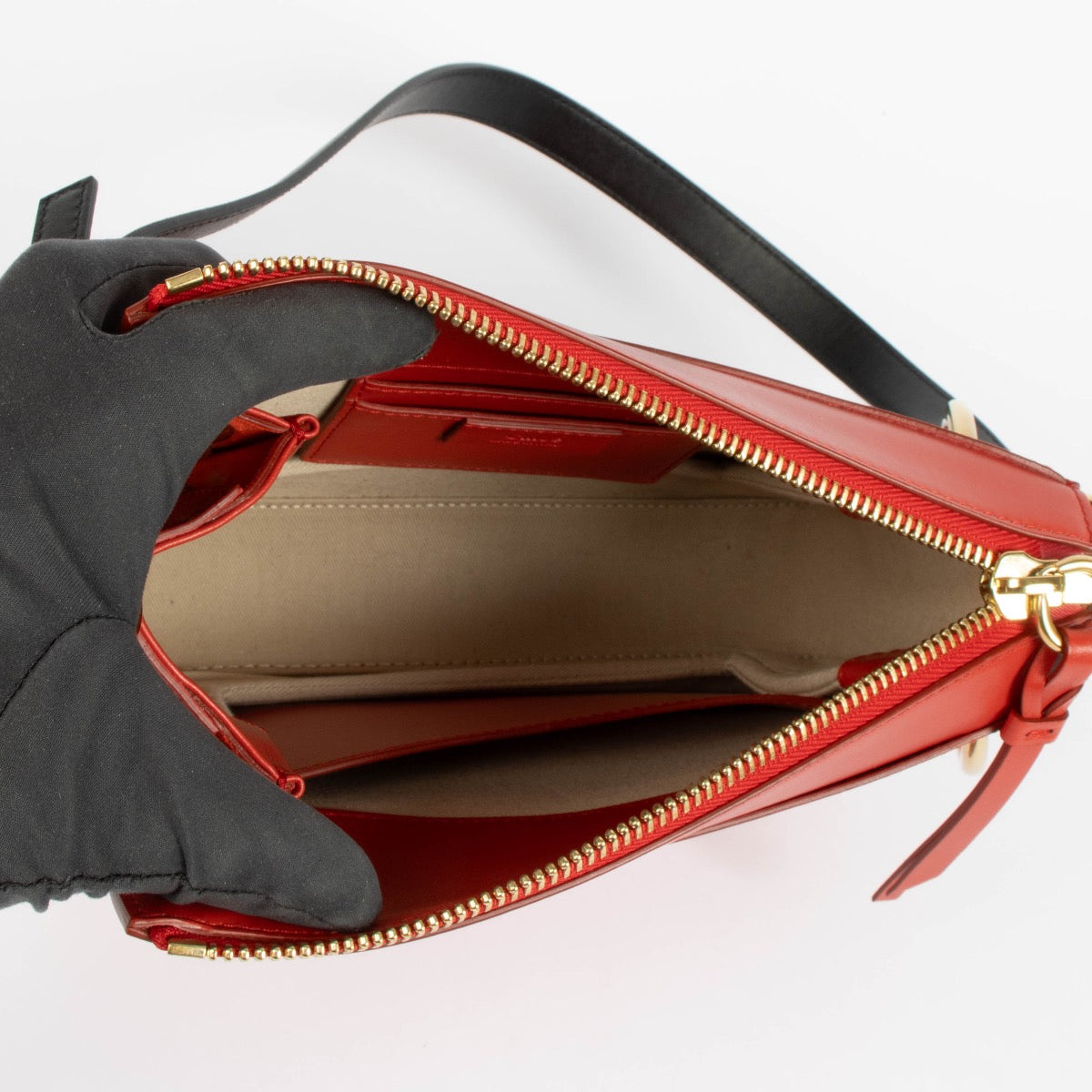 Authentic pre-loved Chloé Red Calfskin Leather Roy Small Crossbody Bag on Labellov.com