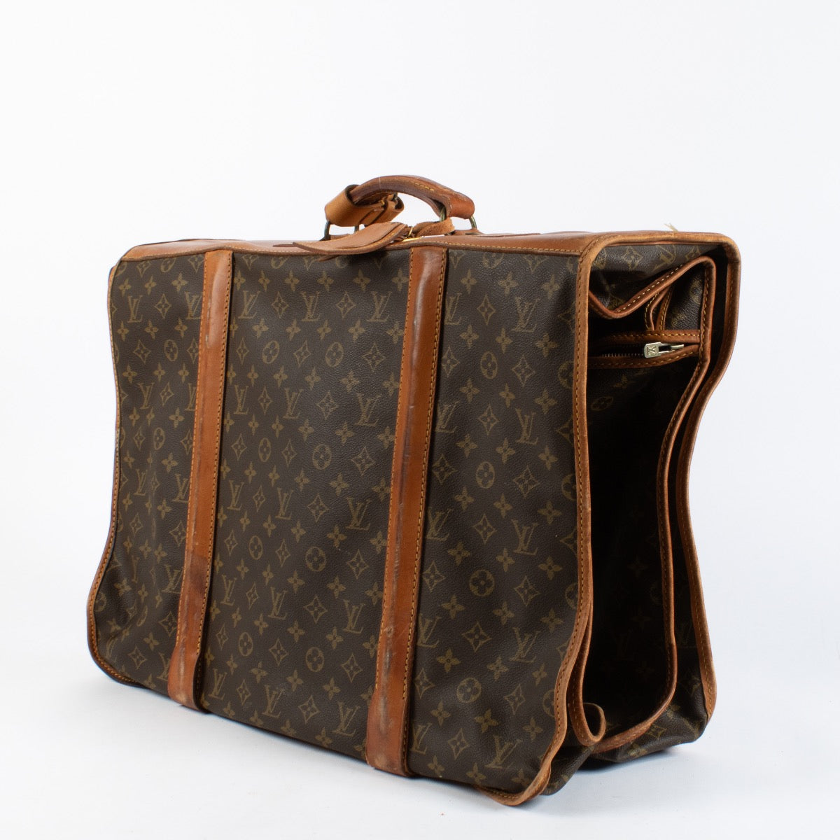 authentic preloved Louis Vuitton Monogram Garment Travel Bag on Labellov.com