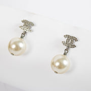 Authentic pre-loved Chanel 22A CC Pearl Earrings on Labellov.com