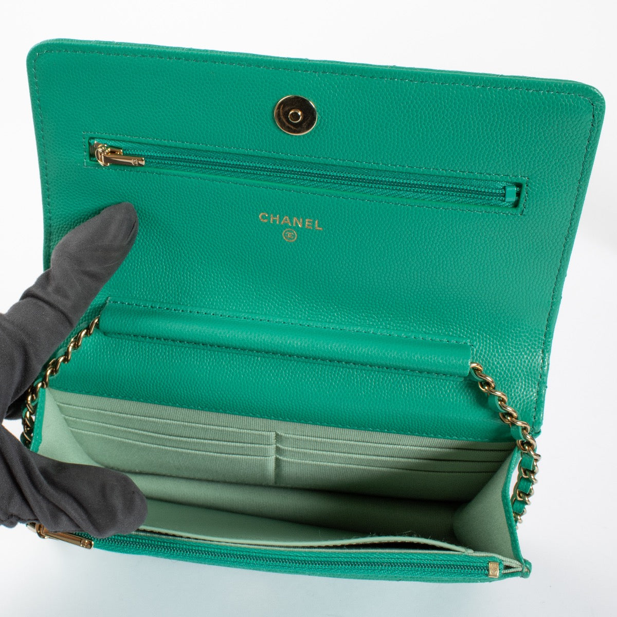 authentic preloved Chanel Green Caviar Wallet On Chain on Labellov.com