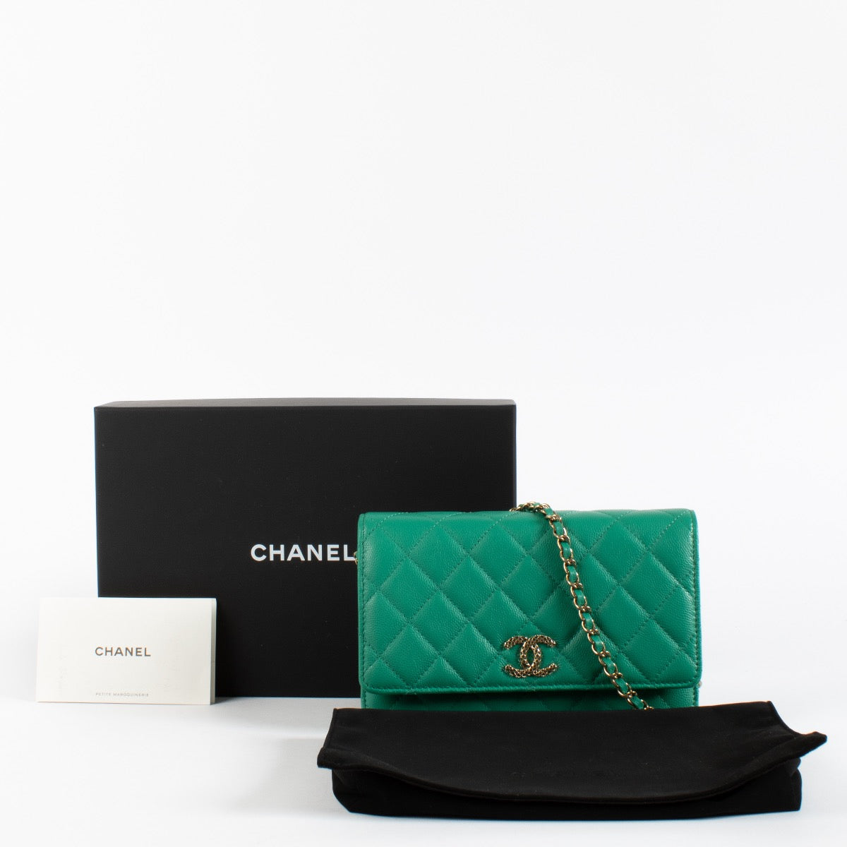 authentic preloved Chanel Green Caviar Wallet On Chain on Labellov.com