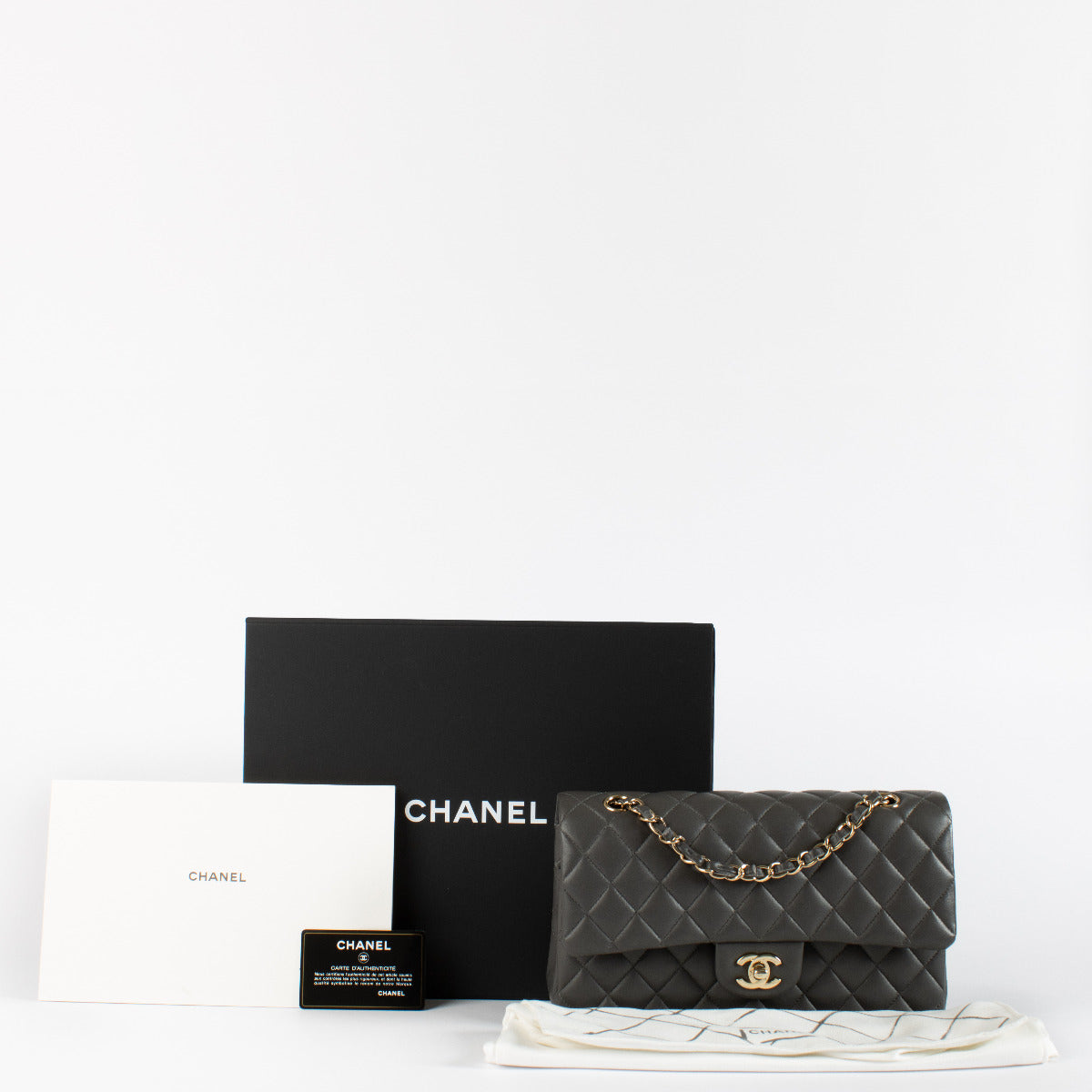 Chanel Classic Medium Grey Lambskin Champagne Gold Hardware aan de beste prijs bij Labellov tweedehands luxe
