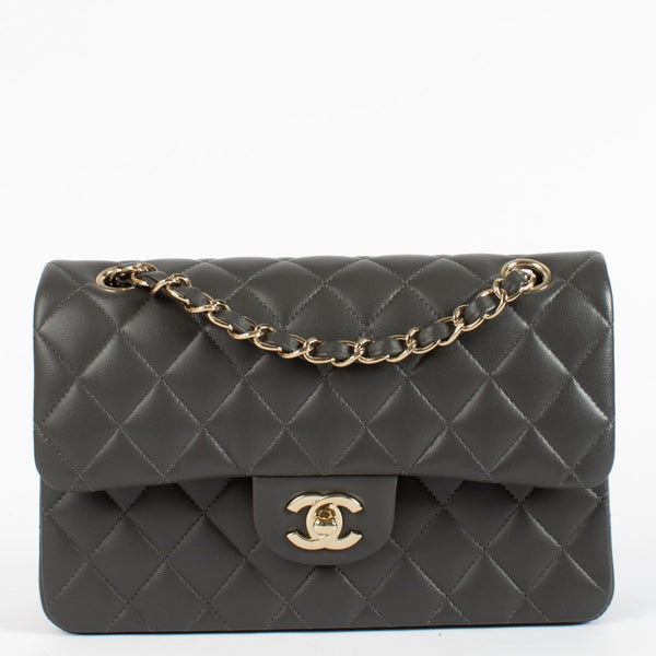 美品【CHANEL】レア　バレリーナ　チャコールグレー CHANEL Chanel Grey Lambskin Small Classic Flap Bag – Labellov