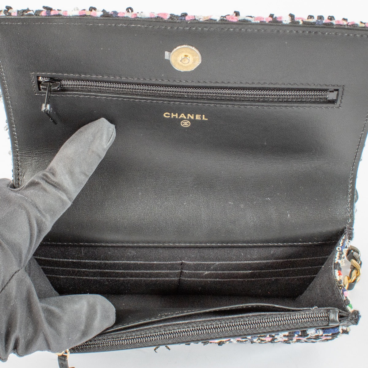 authentic preloved Chanel Tweed Sequin Chanel 19 Wallet On Chain on Labellov.com