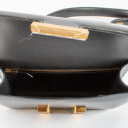 Shop safe online at labellov in Antwerp, Brussels and KNokke this 100% authentic second hand Hermès Black Box Constance 24 GHW. Veilig online tweedehands authentieke Hermès Black Box Constance 24 GHW handtas bij Labellov