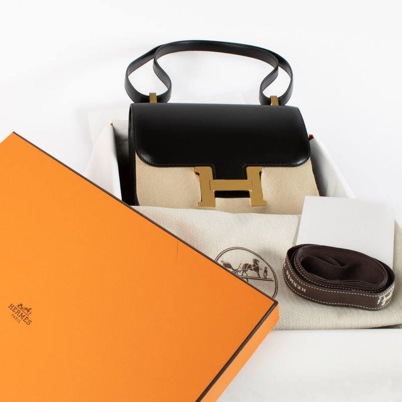 Shop safe online at labellov in Antwerp, Brussels and KNokke this 100% authentic second hand Hermès Black Box Constance 24 GHW. Veilig online tweedehands authentieke Hermès Black Box Constance 24 GHW handtas bij Labellov
