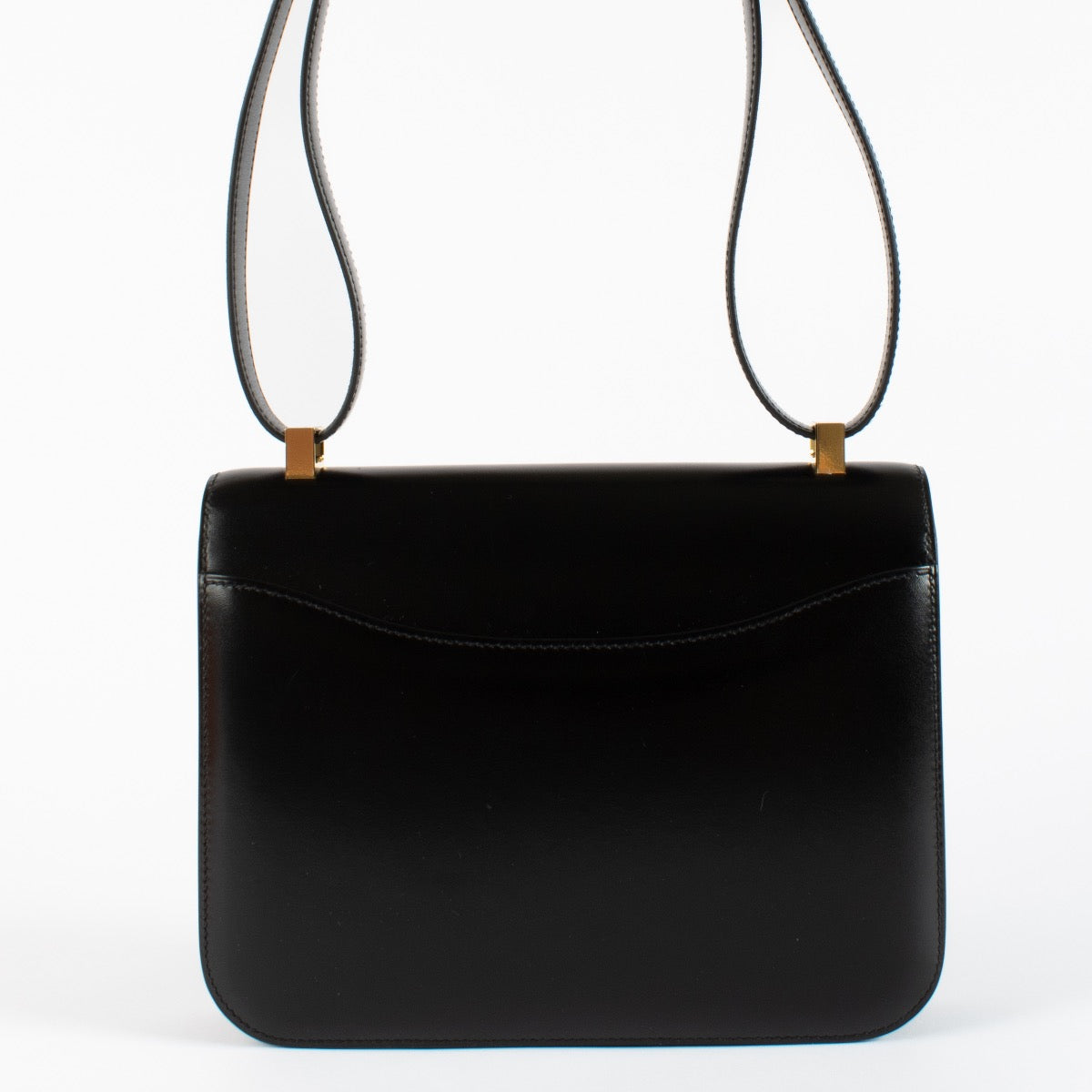 Shop safe online at labellov in Antwerp, Brussels and KNokke this 100% authentic second hand Hermès Black Box Constance 24 GHW. Veilig online tweedehands authentieke Hermès Black Box Constance 24 GHW handtas bij Labellov