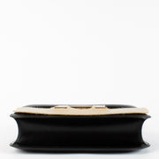 Shop safe online at labellov in Antwerp, Brussels and KNokke this 100% authentic second hand Hermès Black Box Constance 24 GHW. Veilig online tweedehands authentieke Hermès Black Box Constance 24 GHW handtas bij Labellov