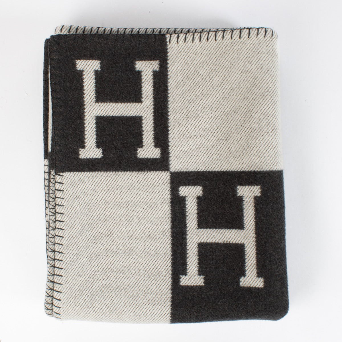 authentic preloved Hermès Avalon Throw Blanket in Gris Foncé / Écru on Labellov.com