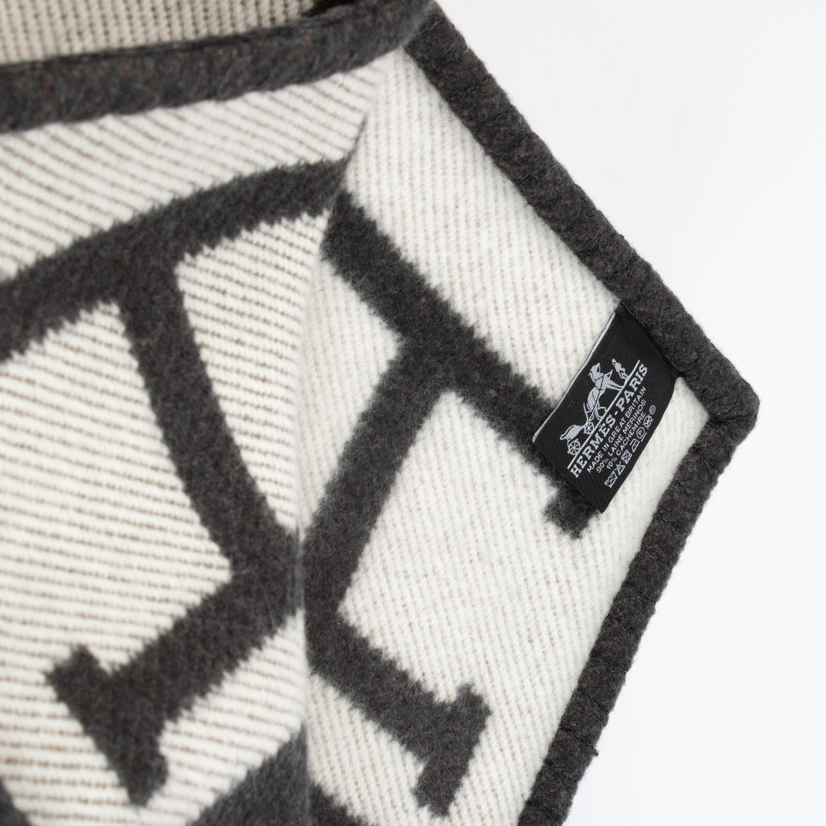 authentic preloved Hermès Avalon Throw Blanket in Gris Foncé / Écru on Labellov.com