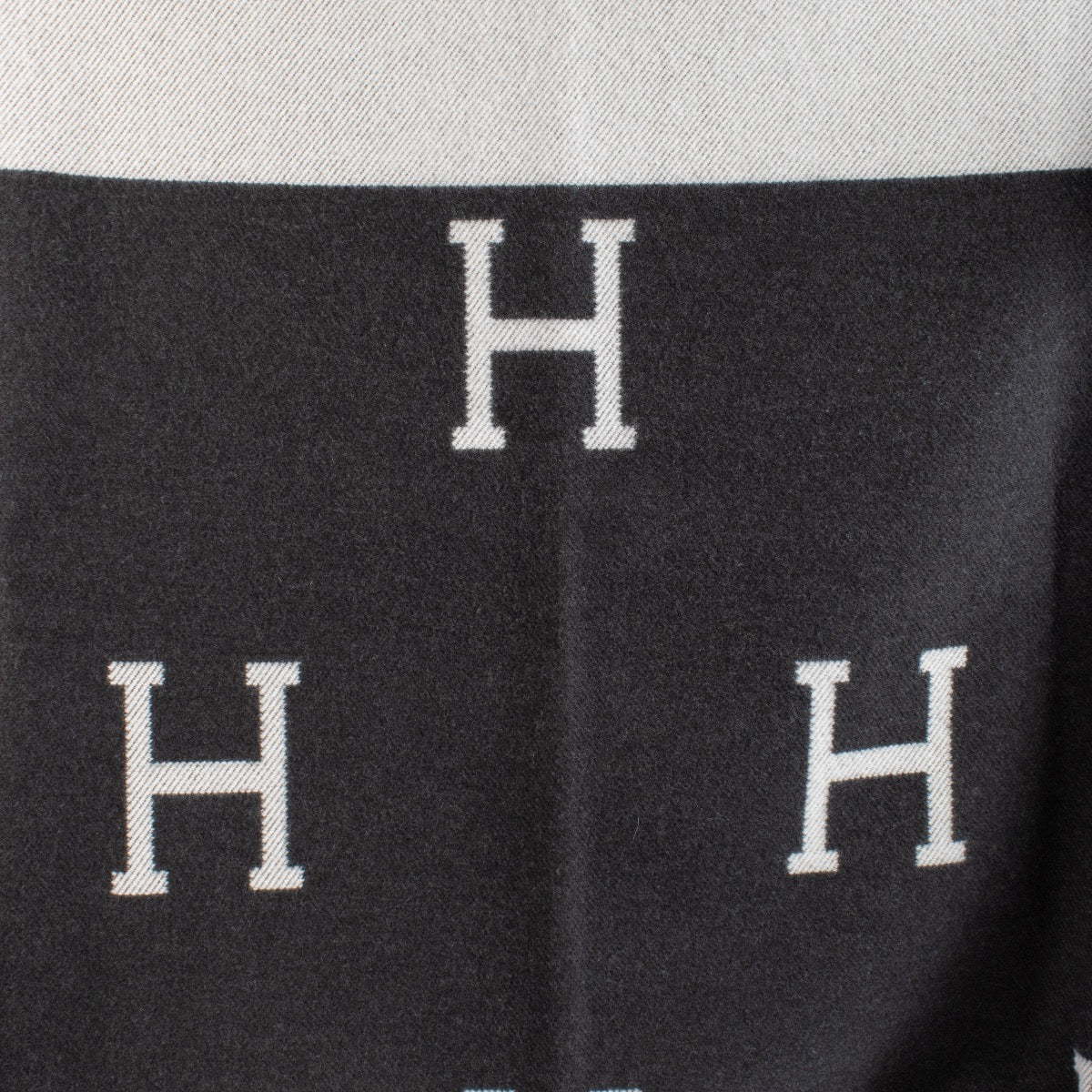 authentic preloved Hermès Avalon Throw Blanket in Gris Foncé / Écru on Labellov.com