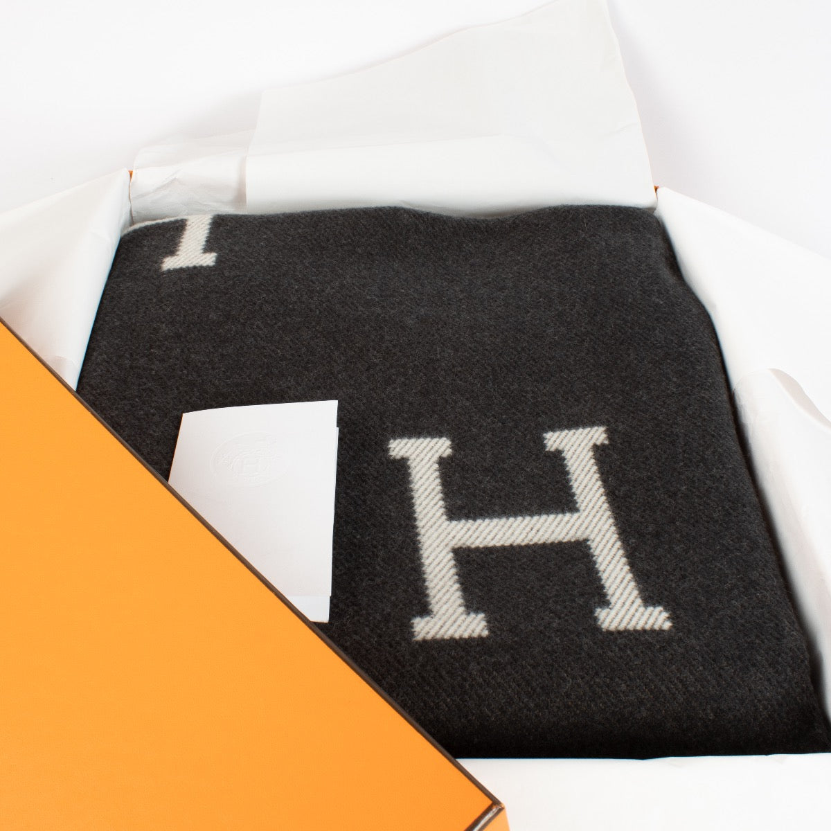 authentic preloved Hermès Avalon Throw Blanket in Gris Foncé / Écru on Labellov.com