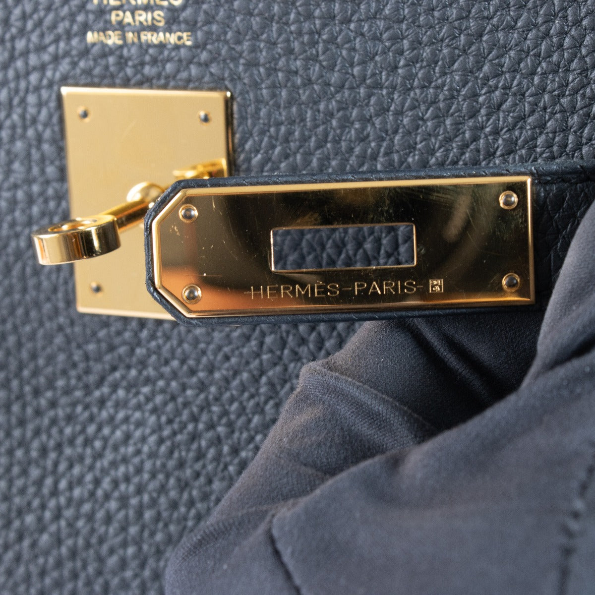 Hermès Kelly 32 Zwart Togo GHW