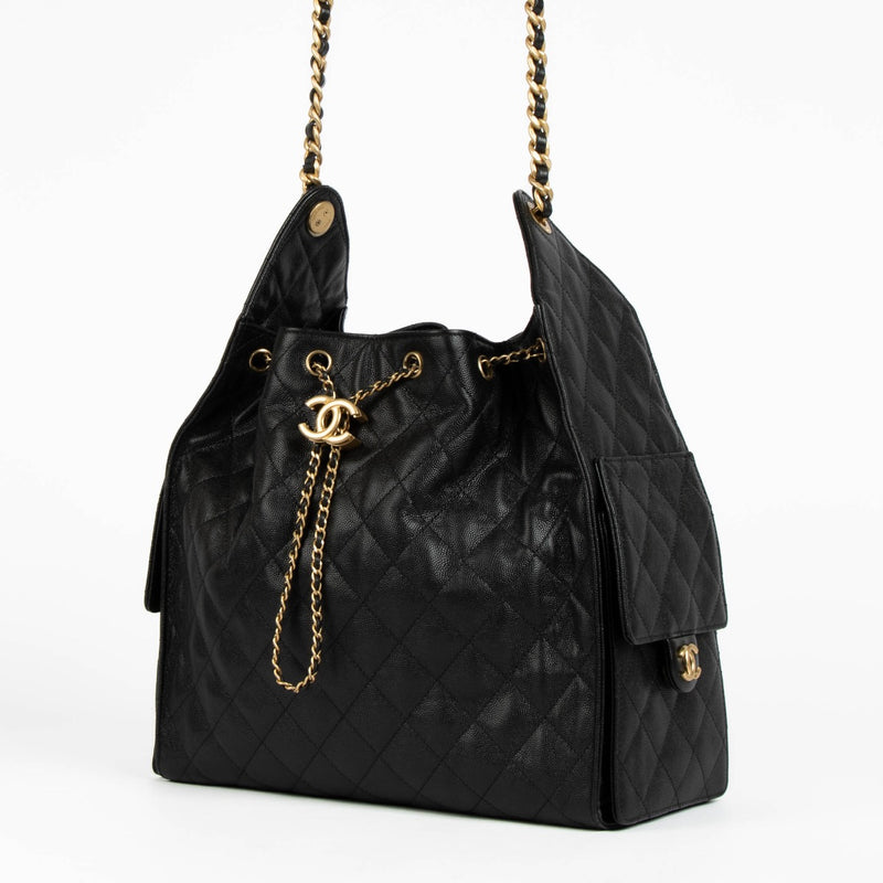 Shop safe online at Labellov in Antwerp, Brussels and Knokke this 100% authentic second hand Chanel Black Caviar Medium Chanel 25 Bag. Veilig online tweedehands authentiek Chanel Black Caviar Medium Chanel 25 Bag handtas kopen bij Labellov.