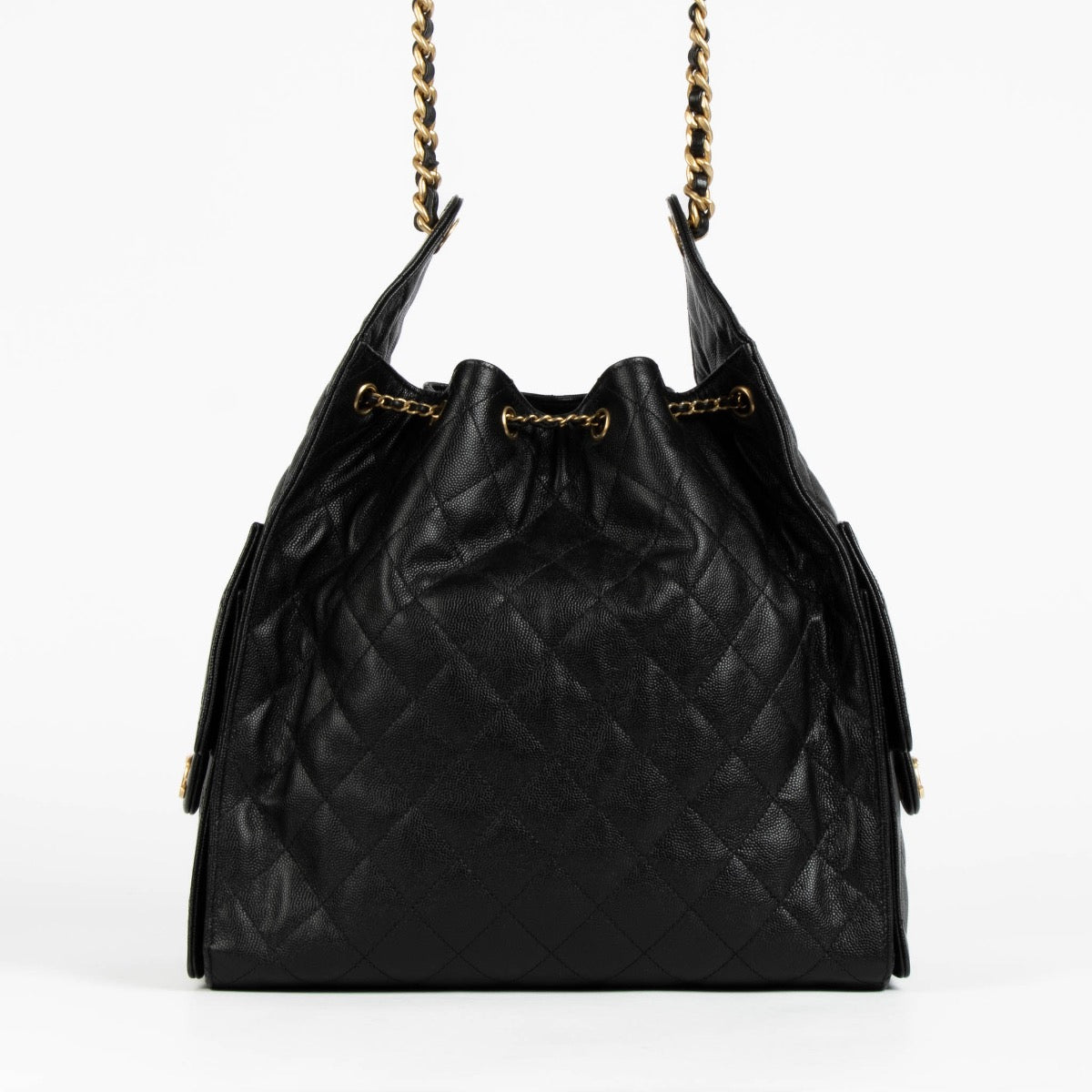 Shop safe online at Labellov in Antwerp, Brussels and Knokke this 100% authentic second hand Chanel Black Caviar Medium Chanel 25 Bag. Veilig online tweedehands authentiek Chanel Black Caviar Medium Chanel 25 Bag handtas kopen bij Labellov.