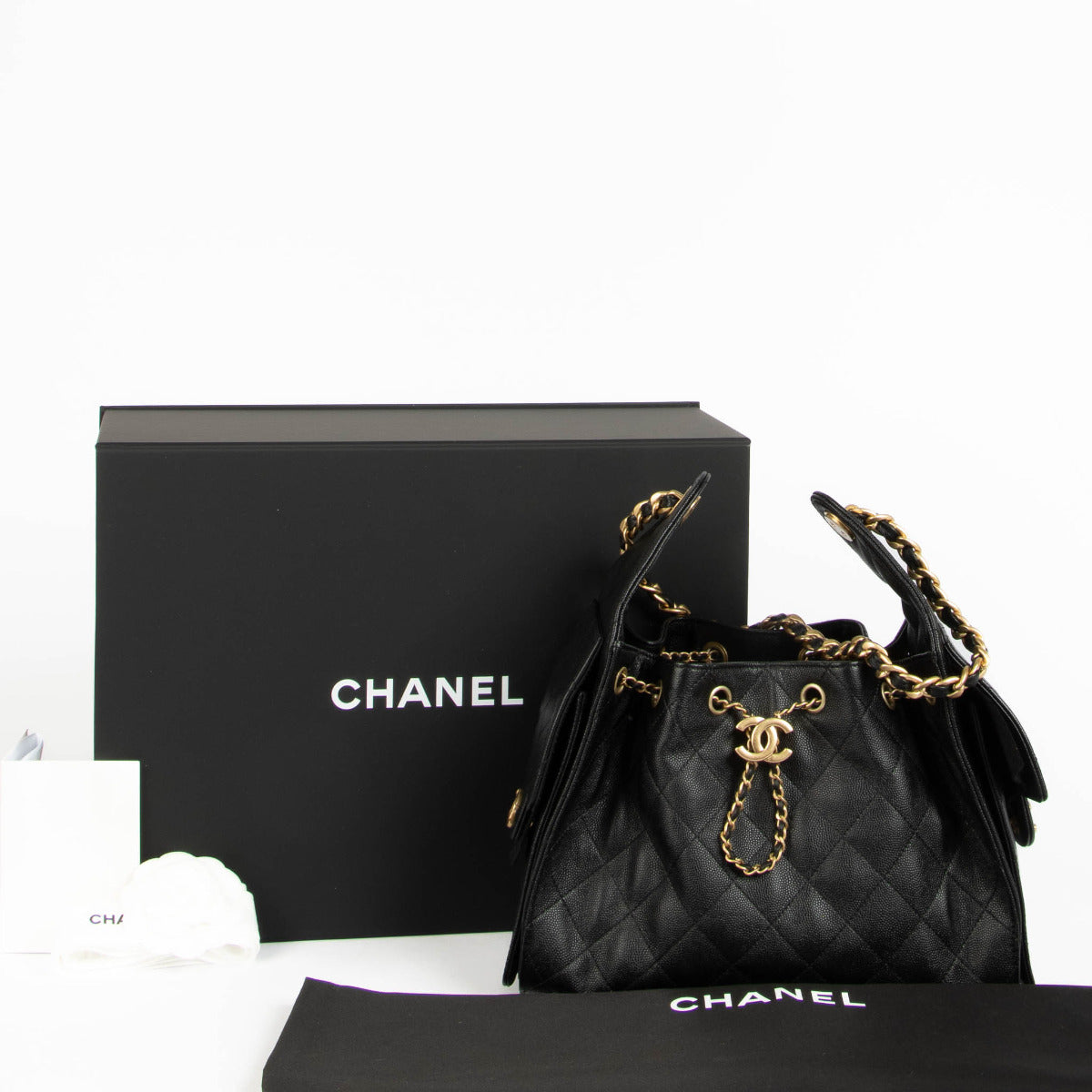 Chanel Black Caviar Small Chanel 25 Bag pour le meilleur prix chez Labellov à Anvers et Knokke