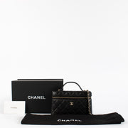 Shop safe online at Labellov in Antwerp, Brussels and Knokke this 100% authentic second hand Chanel Black Caviar Leather Vanity Chain Bag