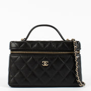 Shop safe online at Labellov in Antwerp, Brussels and Knokke this 100% authentic second hand Chanel Black Caviar Leather Vanity Chain Bag