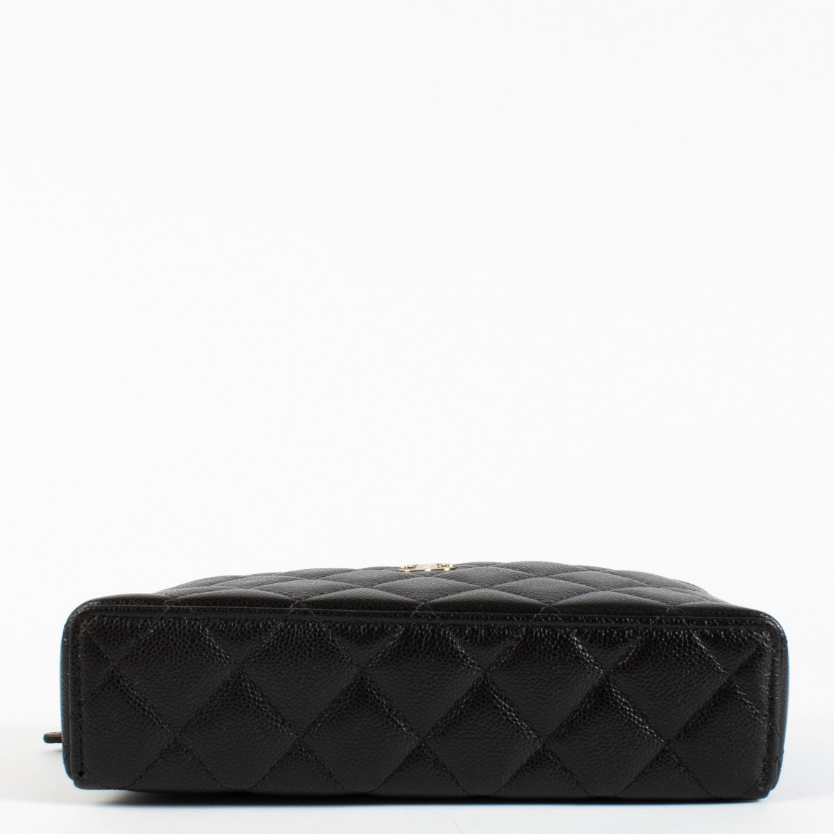 Shop safe online at Labellov in Antwerp, Brussels and Knokke this 100% authentic second hand Chanel Black Caviar Leather Vanity Chain Bag
