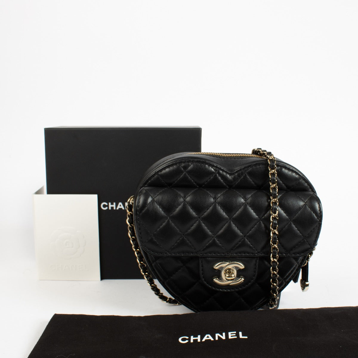 Sac Cœur Large Chanel 22S CC In Love en Agneau Noir