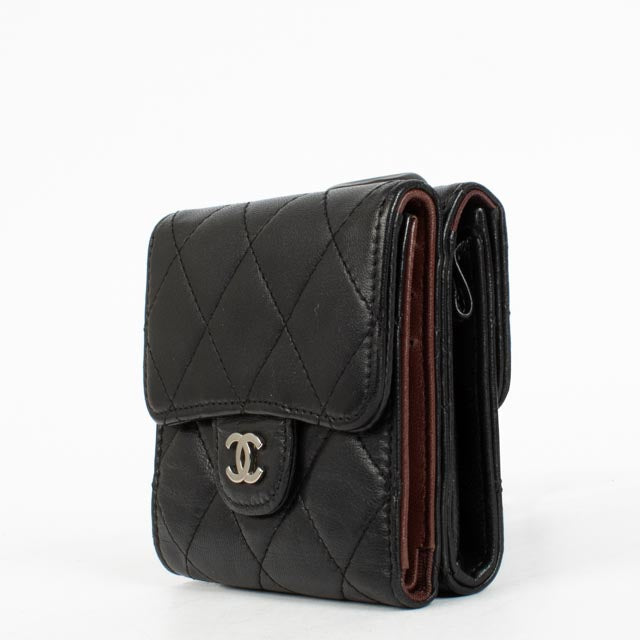Shop the authentic Chanel Black Lambskin Small Classic Flap Wallet second hand on Labellov.com.