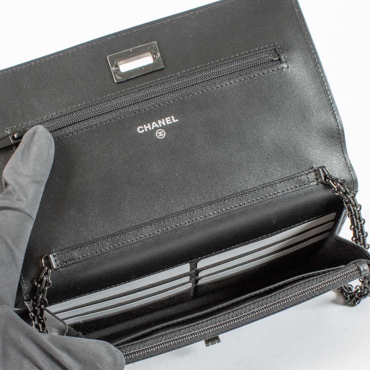 Authentic second-hand Chanel So Black 2.55 Wallet On Chain on labellov.com