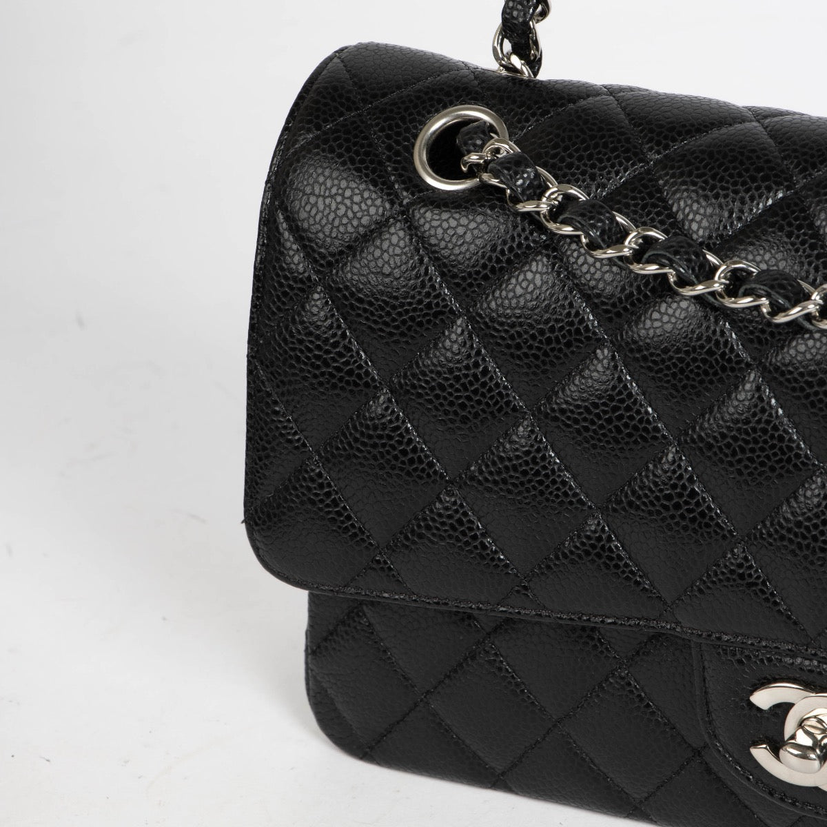 Authentic pre-loved Chanel Classic Flap Black Shoulder bag on Labellov.com