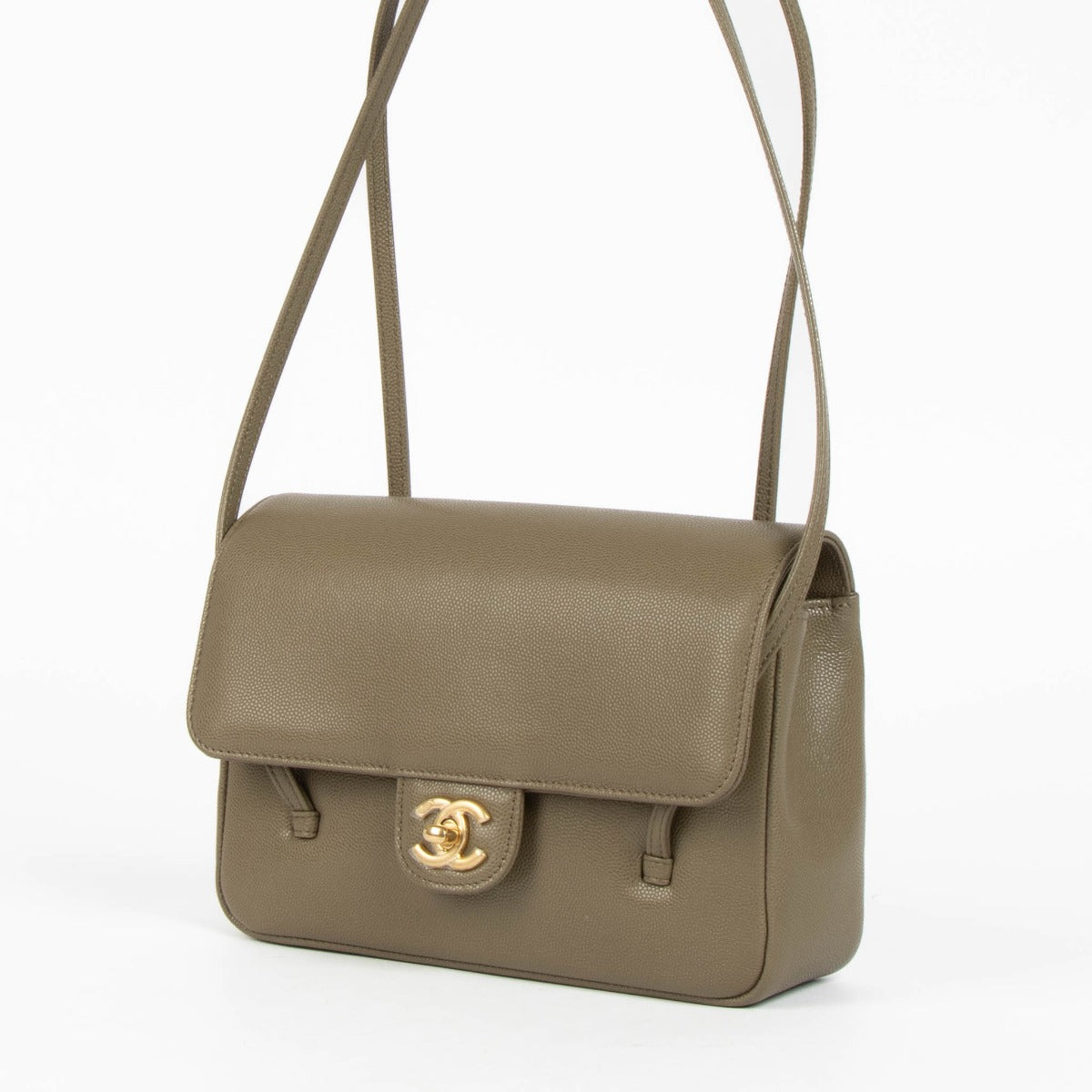 Sac à rabat Chanel Preppy Coco en Caviar kaki, petite taille