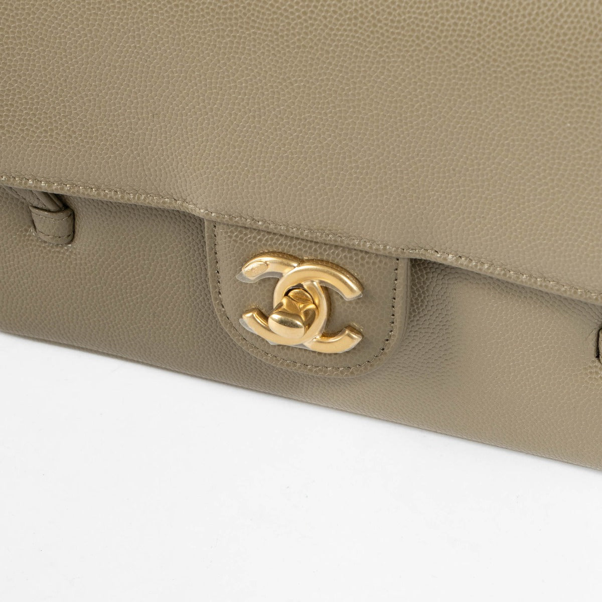 Sac à rabat Chanel Preppy Coco en Caviar kaki, petite taille