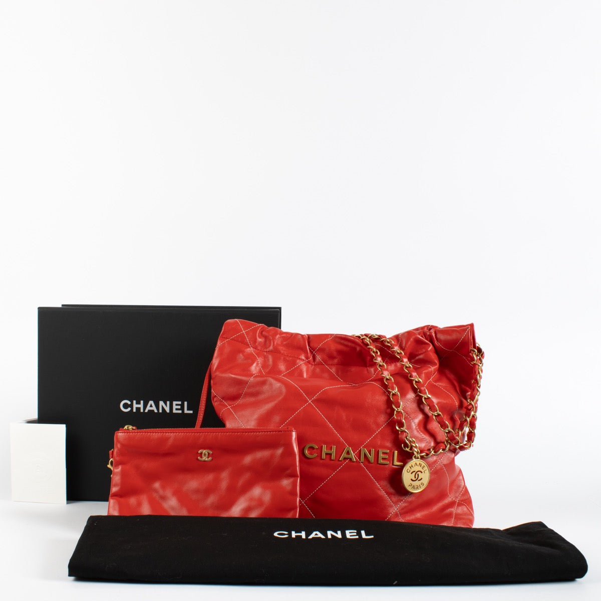 Shop safe online at Labellov in Antwerp, Brussels and Knokke this 100% authentic second hand Chanel Bright Red Small Chanel 22