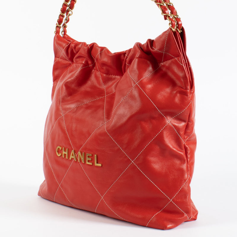 Shop safe online at Labellov in Antwerp, Brussels and Knokke this 100% authentic second hand Chanel Bright Red Small Chanel 22