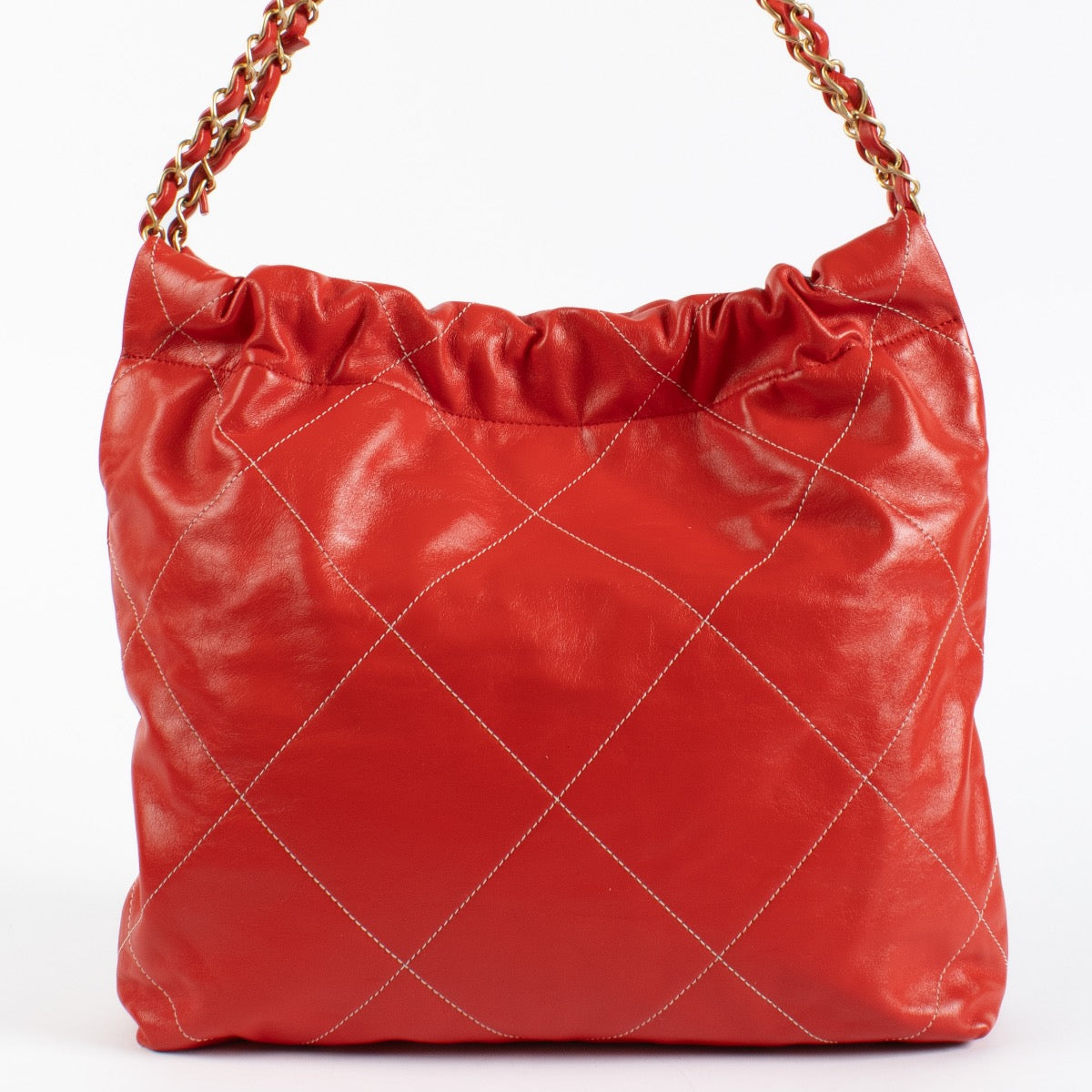 Shop safe online at Labellov in Antwerp, Brussels and Knokke this 100% authentic second hand Chanel Bright Red Small Chanel 22