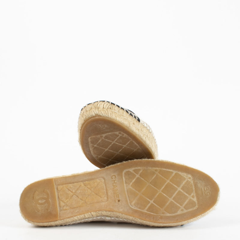 Chanel white leather espadrilles with black cap toe and jute sole in size 39 at Labellov.com