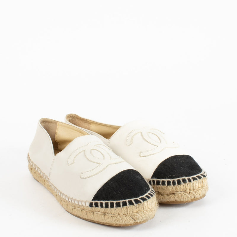 Chanel white leather espadrilles with black cap toe and jute sole in size 39 at Labellov.com