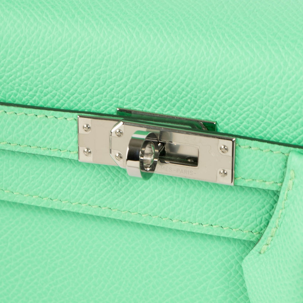 Hermès Kelly 25 Vert Comics Epsom PHW