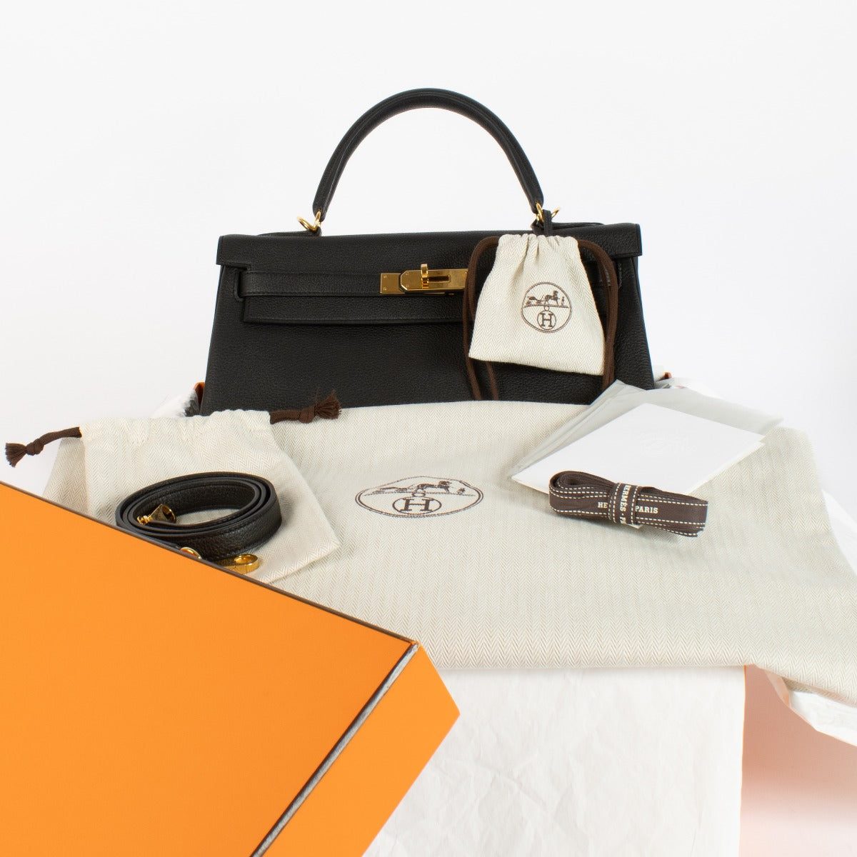 Hermès Kelly 32 Zwart Togo GHW