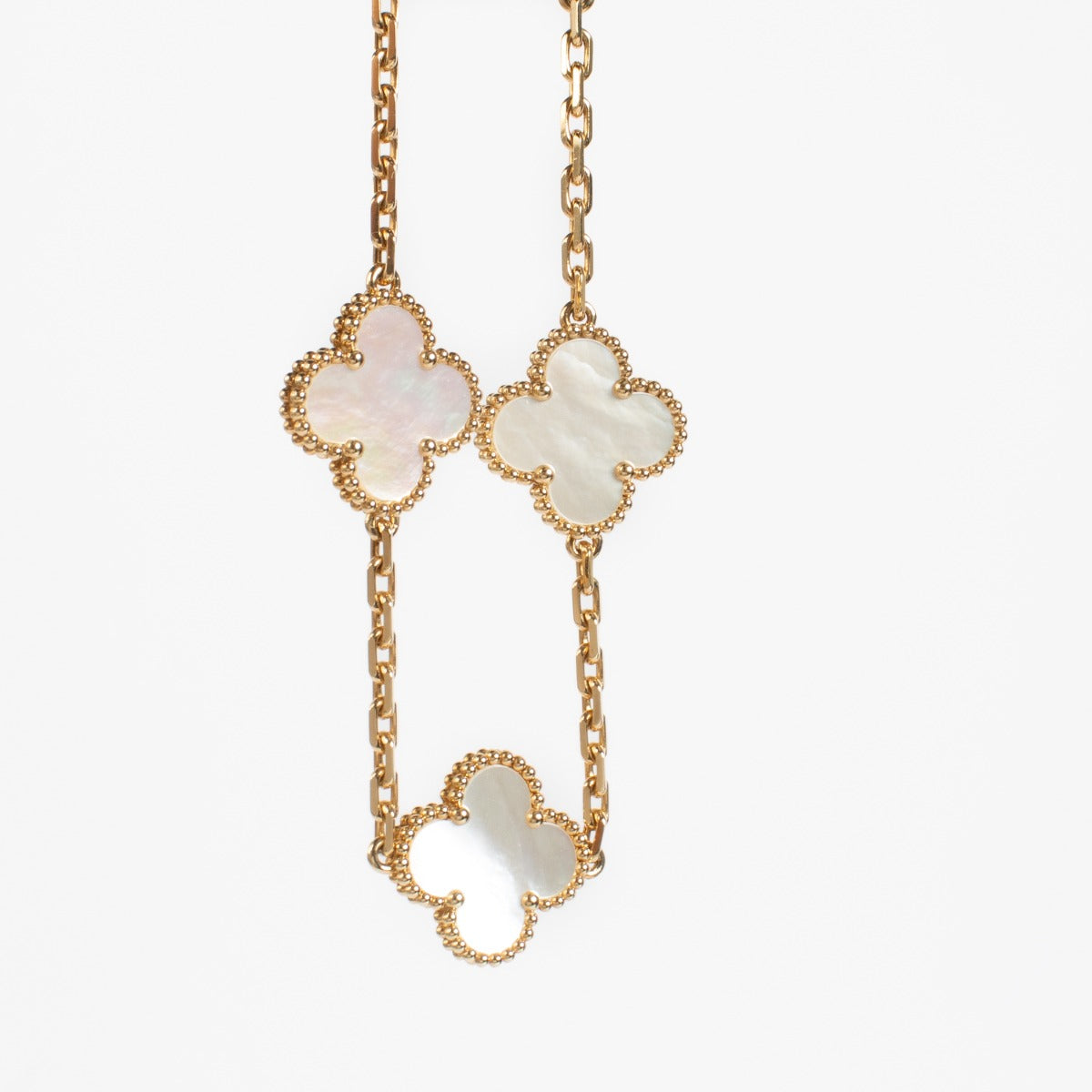 Authentic second-hand Van Cleef & Arpels Yellow Gold/Mother of Pearls Bracelet on labellov.com