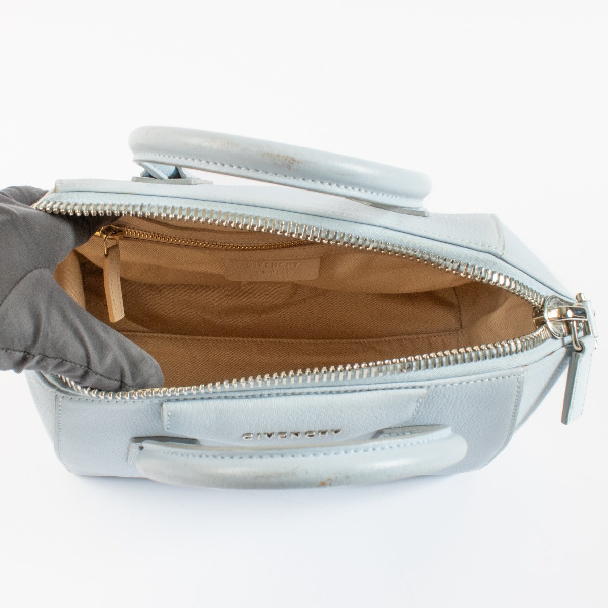 Authentic pre-loved Givenchy Small Antigona Bag on Labellov.com