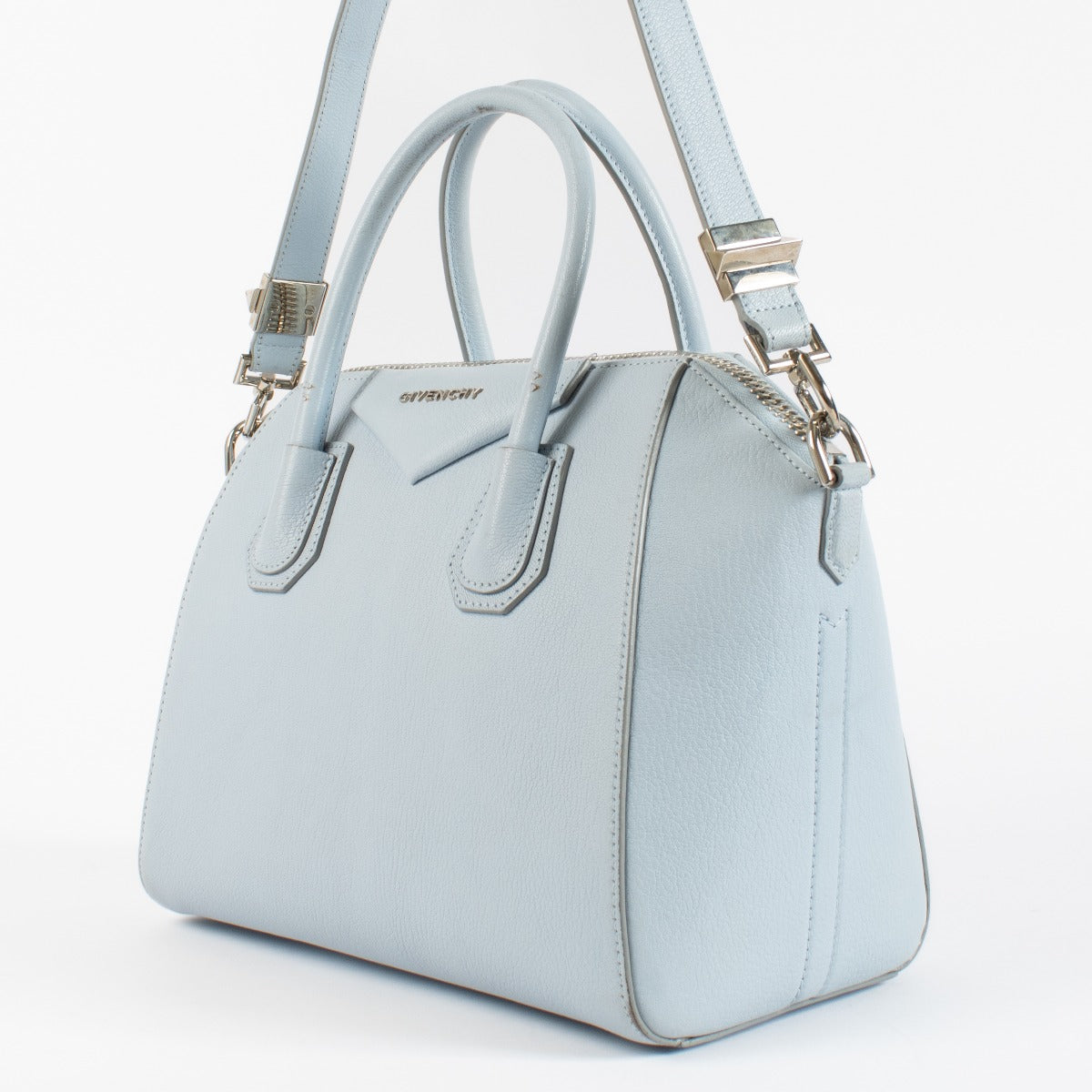 Authentic pre-loved Givenchy Small Antigona Bag on Labellov.com