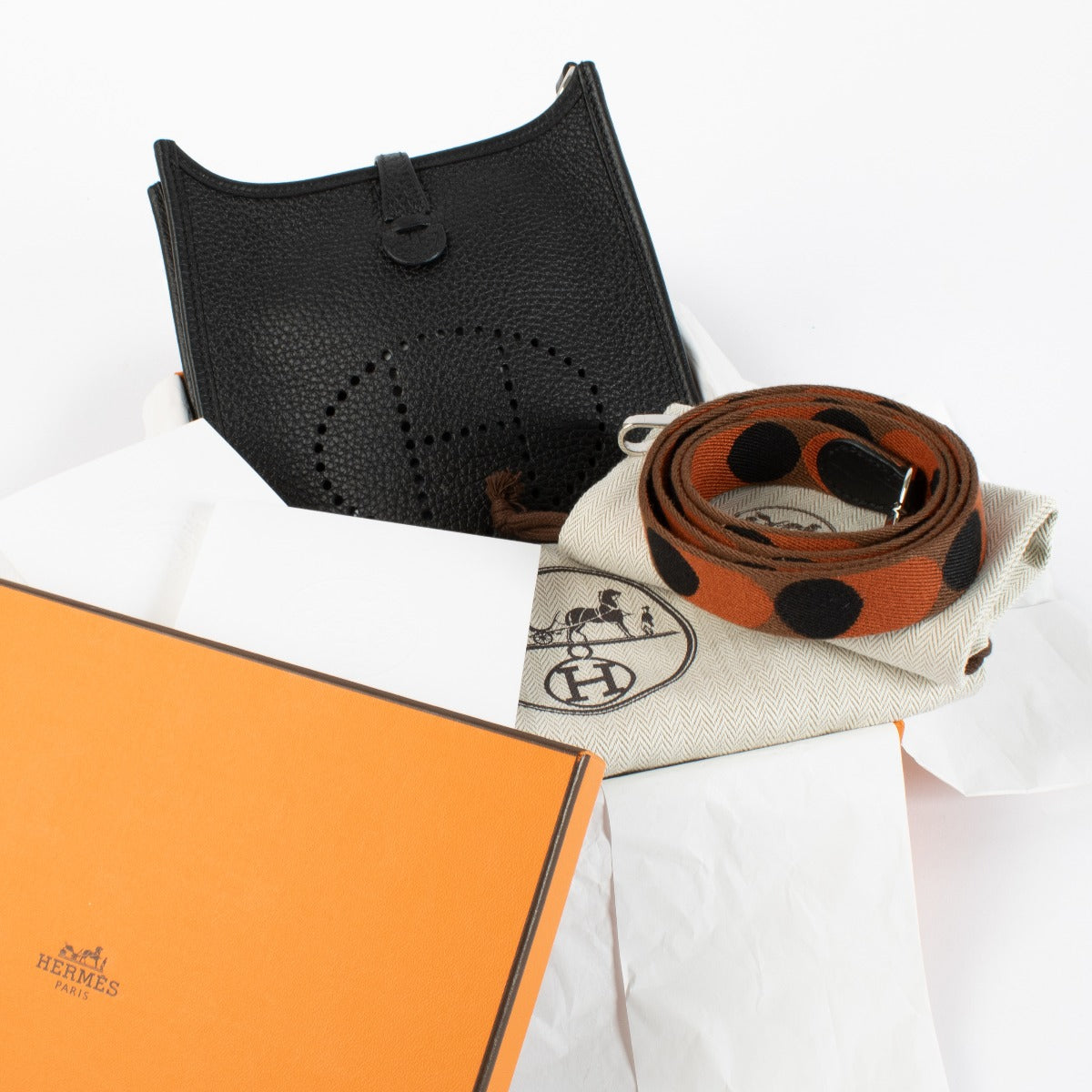 Authentic pre-loved Hermès Evelyne 16 Amazone Black Clemence on Labellov.com