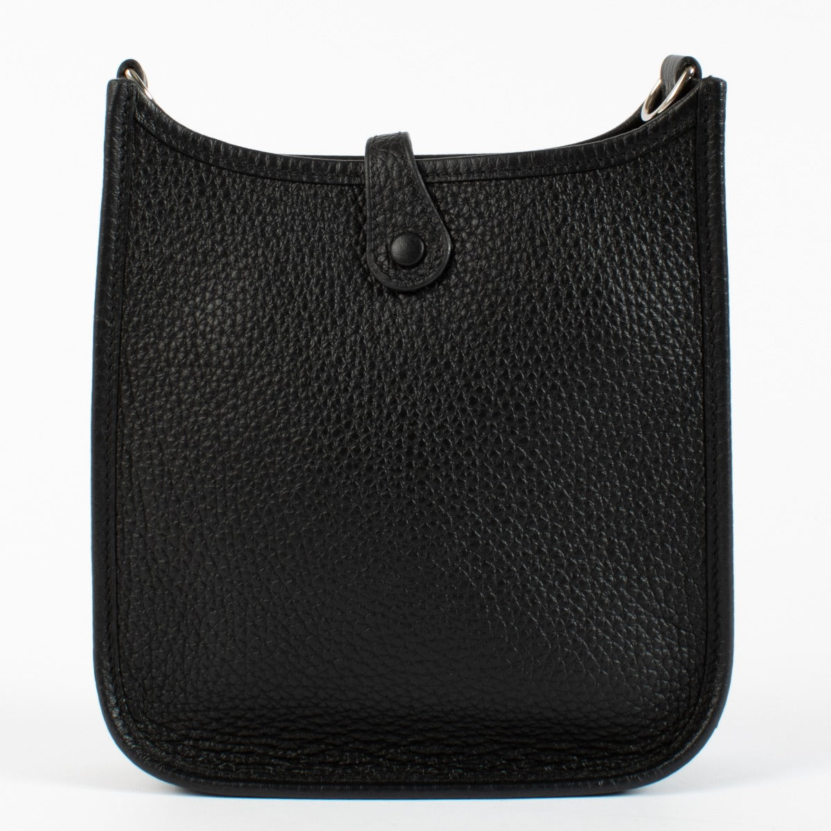 Authentic pre-loved Hermès Evelyne 16 Amazone Black Clemence on Labellov.com