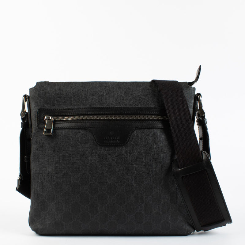 authentic preloved Gucci Black GG Supreme Messenger Bag on Labellov.com