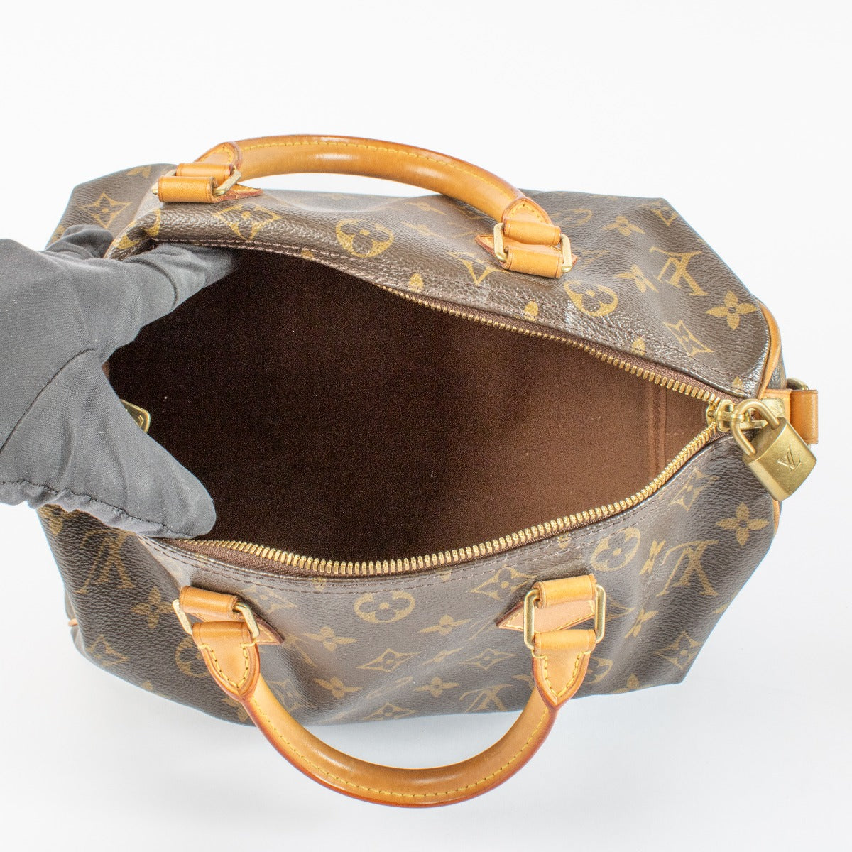 authentic preloved Louis Vuitton Monogram Speedy 30 on Labellov.com