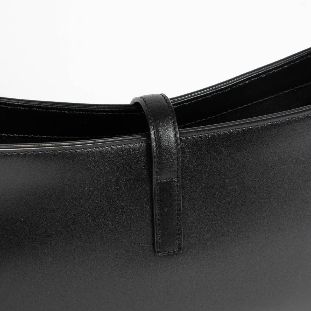 Authentic pre-loved Saint Laurent Black Le 5 à 7 Shoulder Bag on Labellov.com