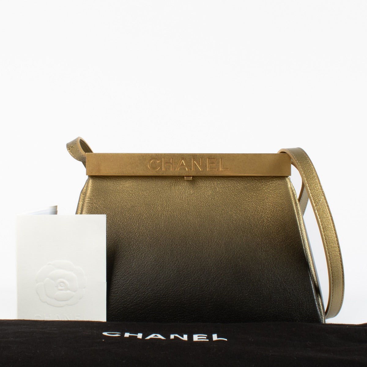 shop 100% authentic second hand Chanel Gold Trapeze Bag on Labellov.com
