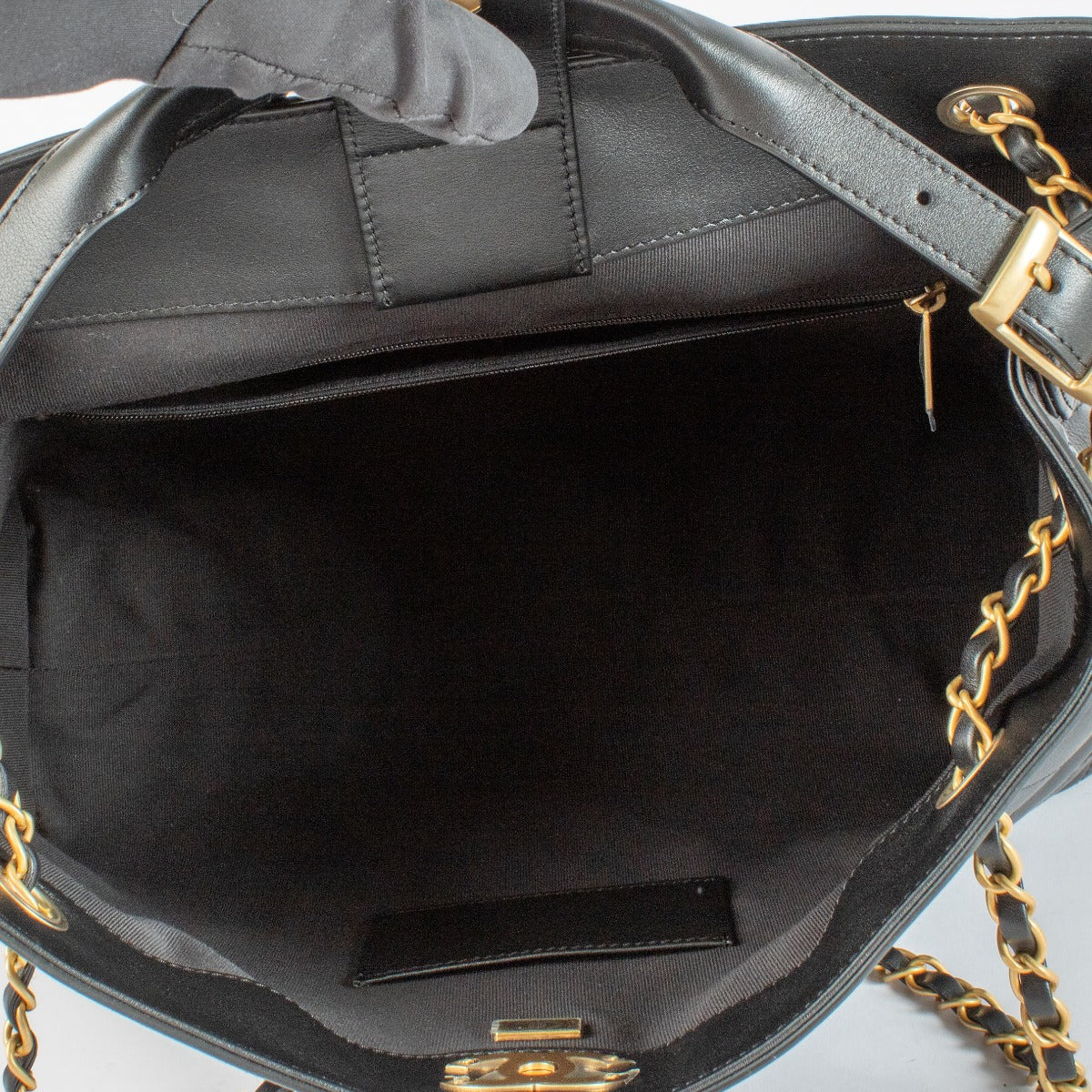 Authentic preloved Chanel Black Leather Shopping Bag on Labellov.com