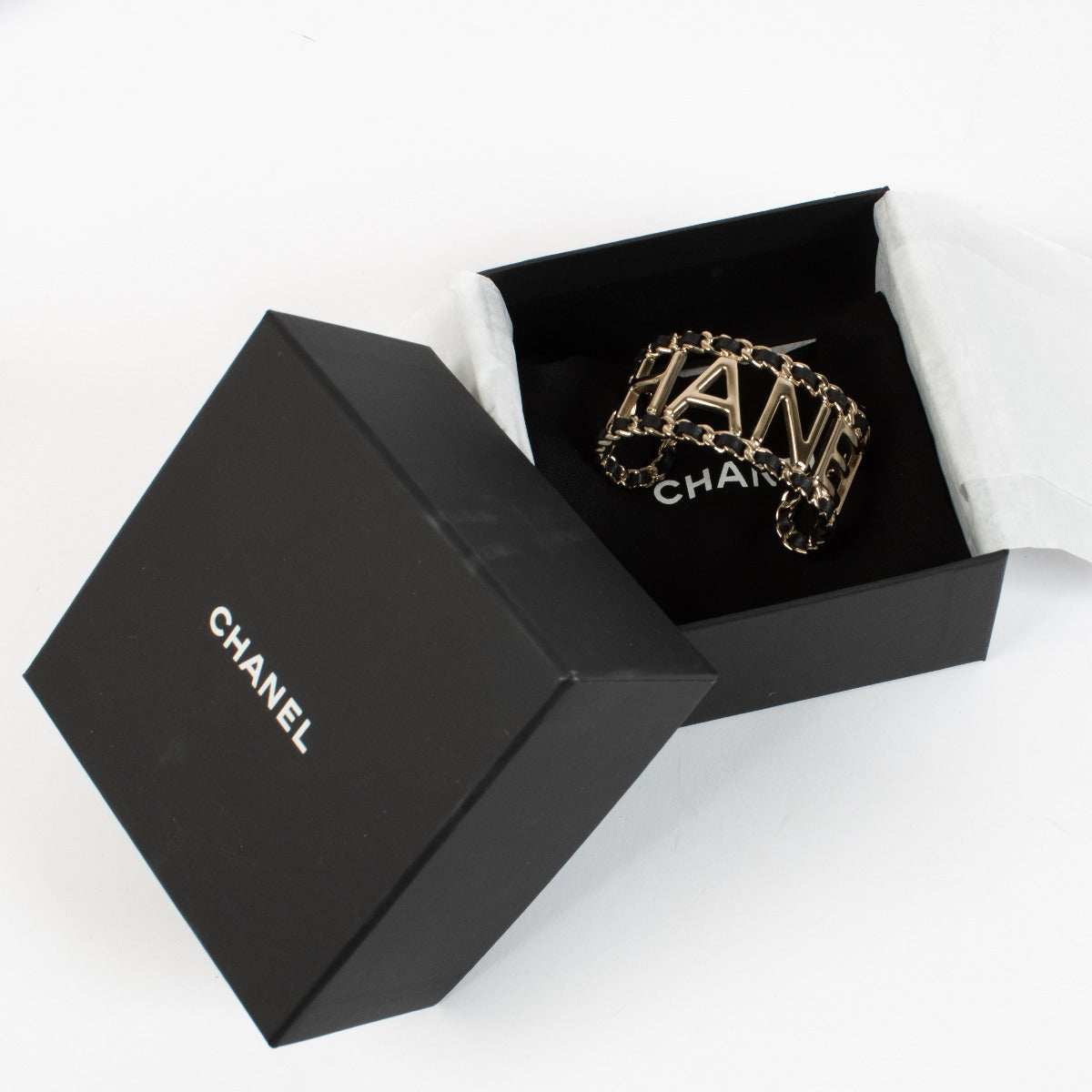 Authentic pre-loved Chanel 20C Logo Leather Bracelet – Size S on Labellov.com