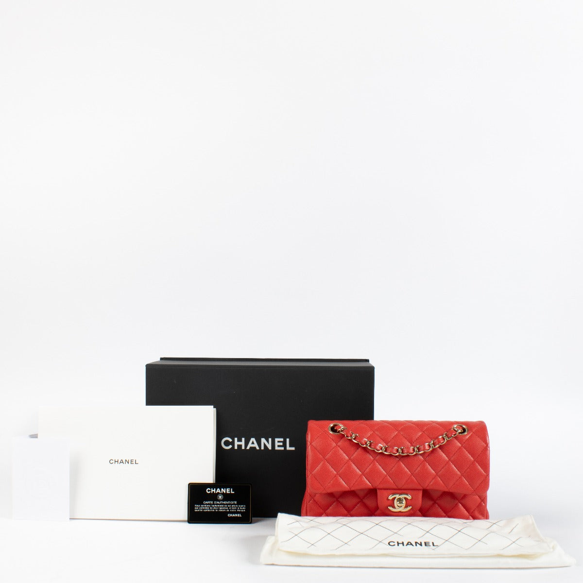Sac à main Chanel petit modèle classique en caviar rouge